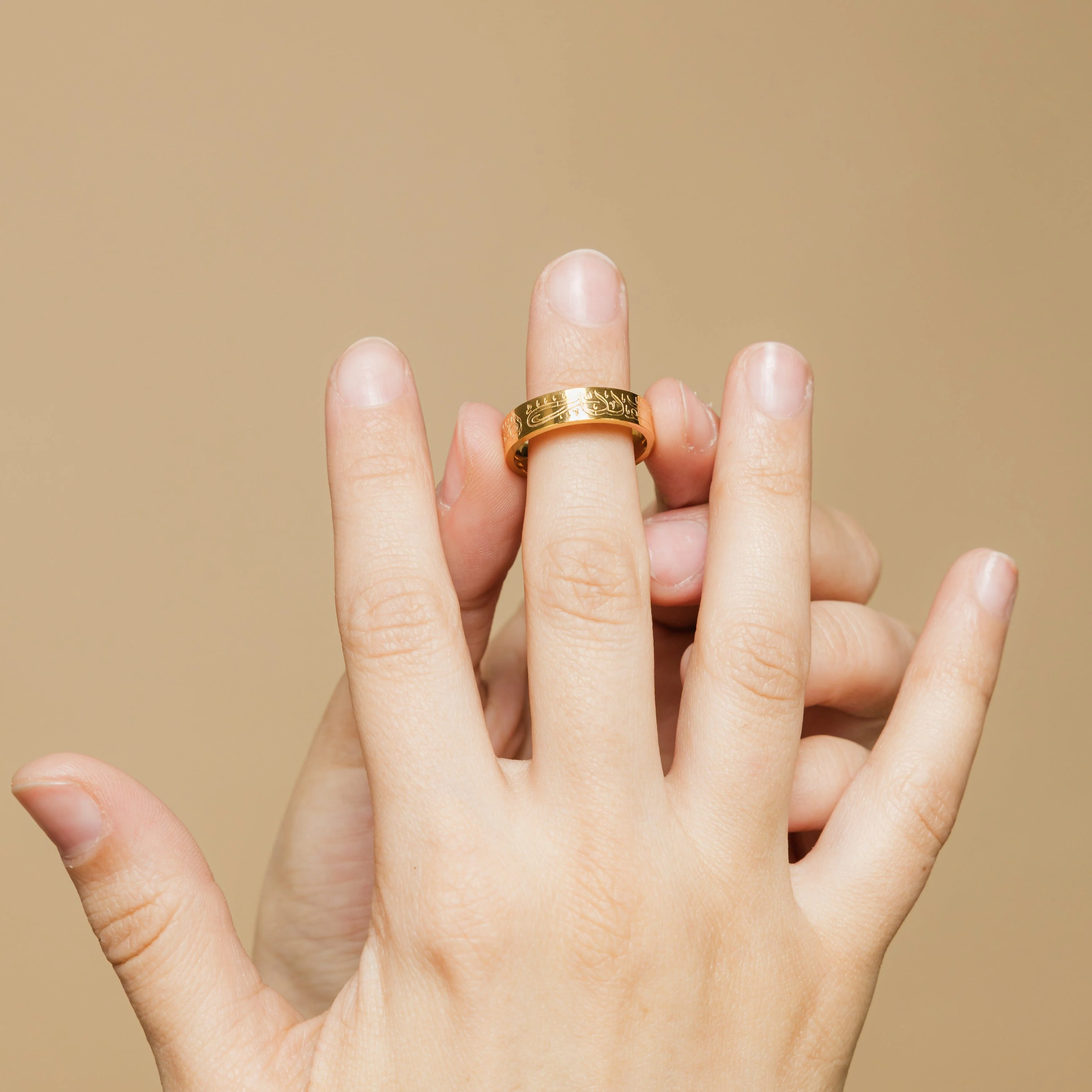 1531-alhamdulillah-ring-v2-women-3.webp Alhamdulillah Ring V2 | Women