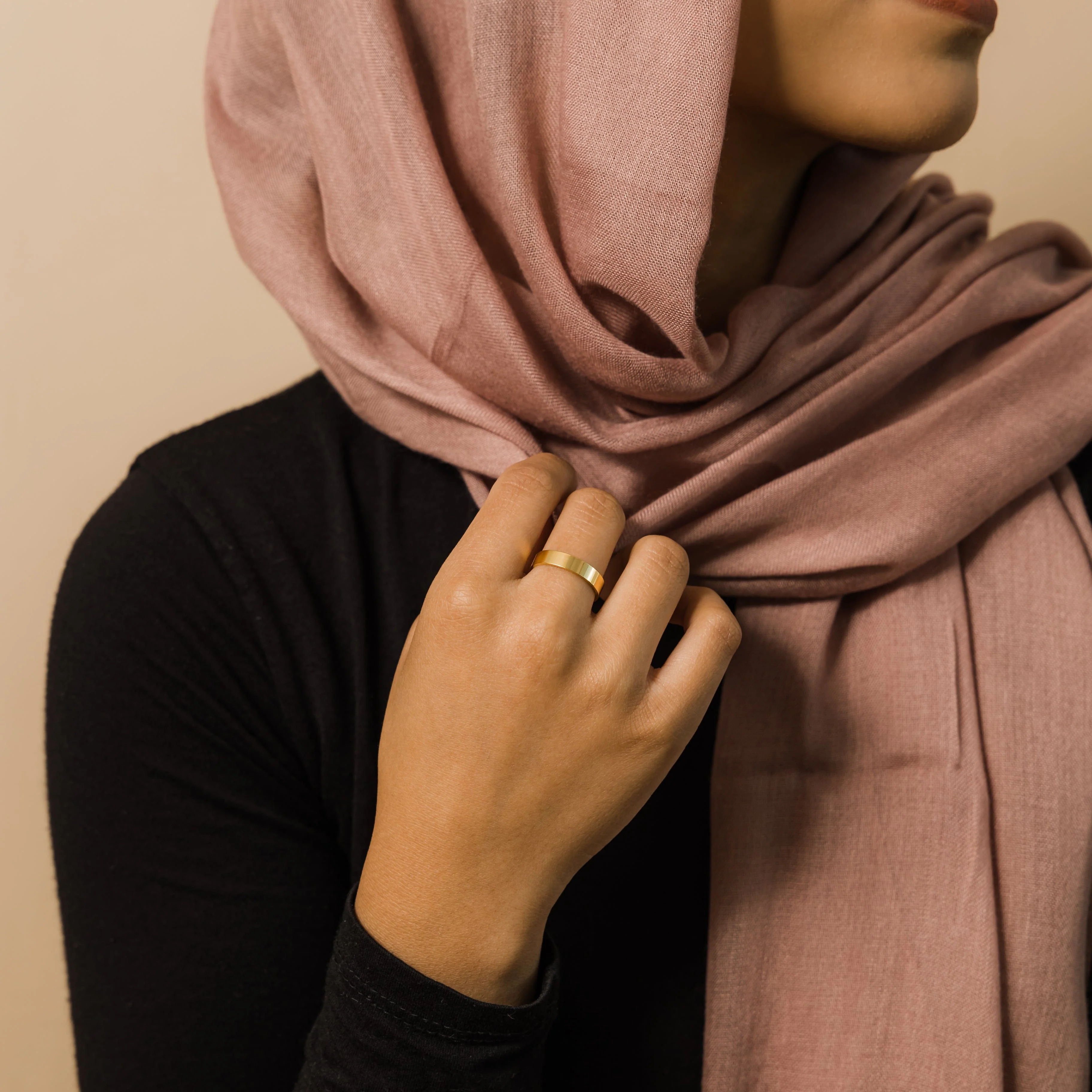 243-essential-ring-standard-5.webp Essential Ring | Standard