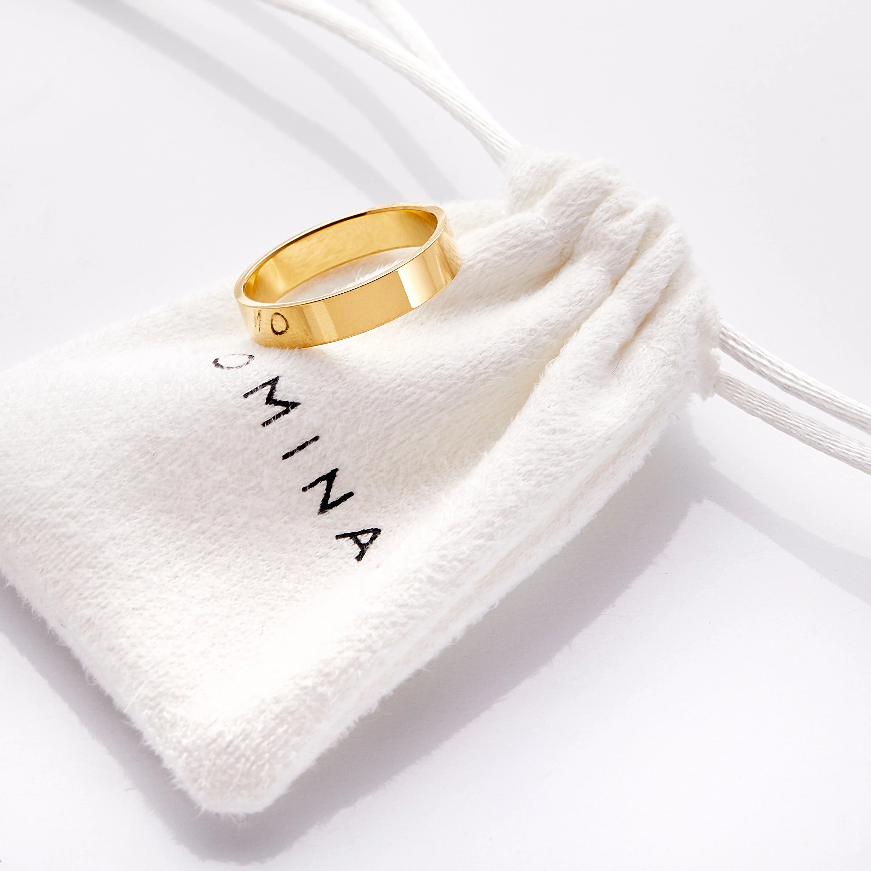 243-essential-ring-standard-7.webp Essential Ring | Standard