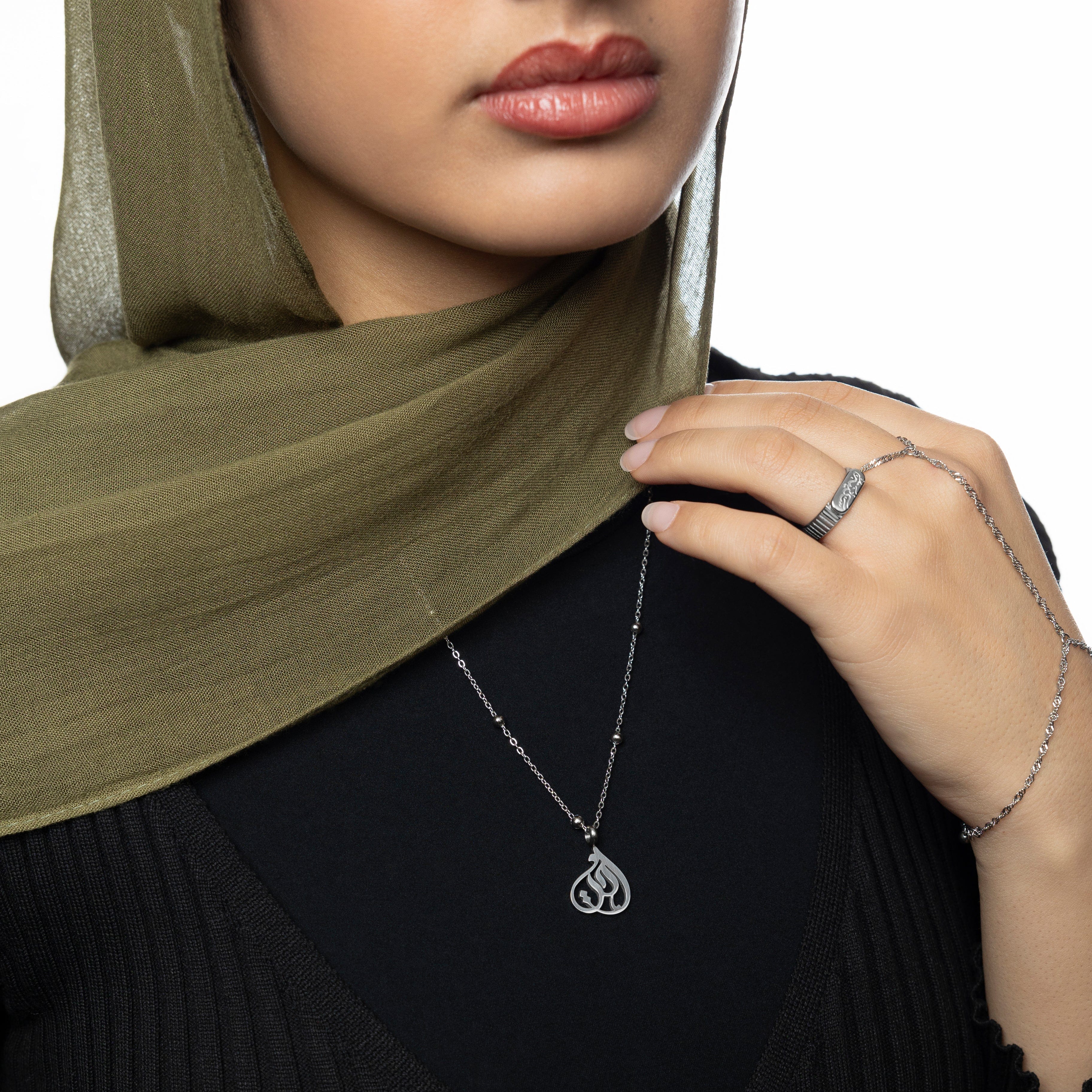 Sister Calligraphy Necklace
