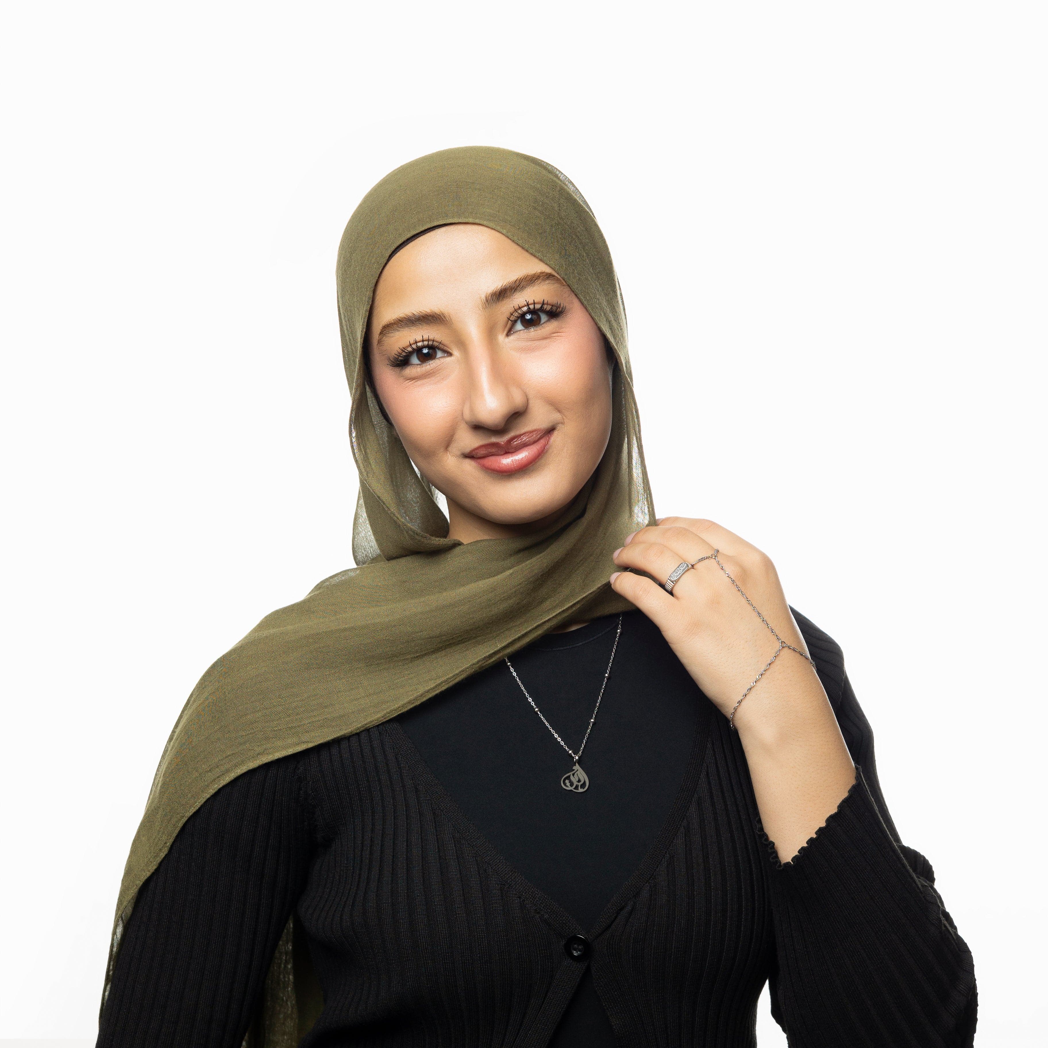 Sister Calligraphy Necklace